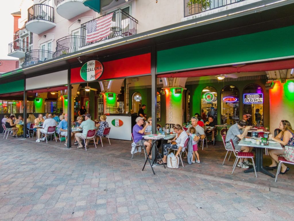 mezzaluna-pizzeria-001