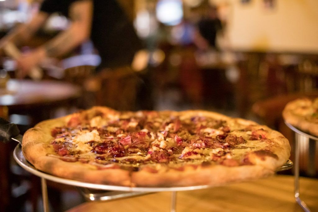 mama-teresa-s-flying-pizza-016