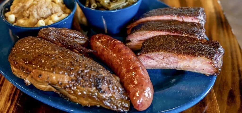 mojo-kitchen-bbq-pit-and-blues-bar-004