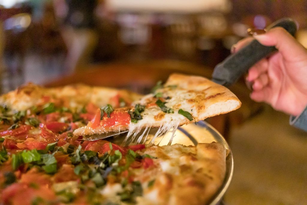 mama-teresa-s-flying-pizza-017