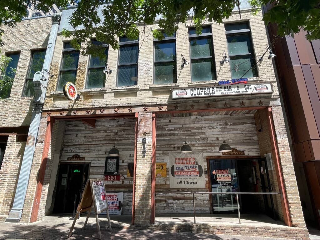 cooper-s-old-time-pit-bar-b-que-003