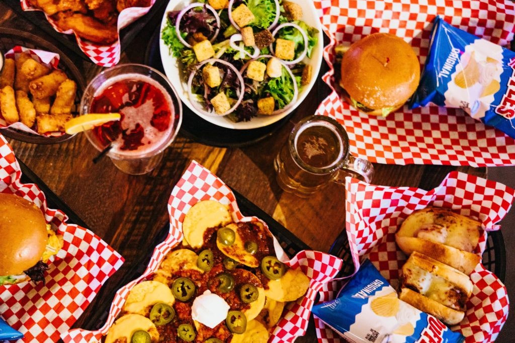 the-locker-room-sports-bar-001