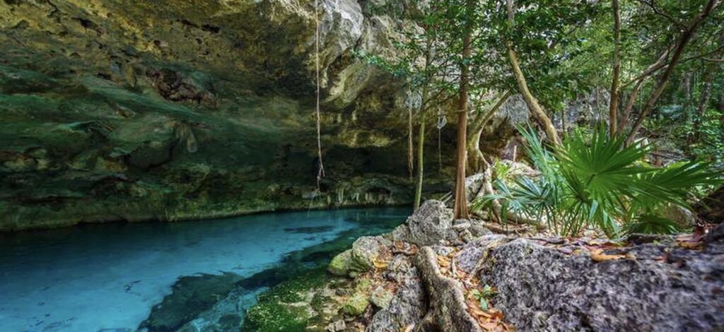 Cenote Dos Ojos