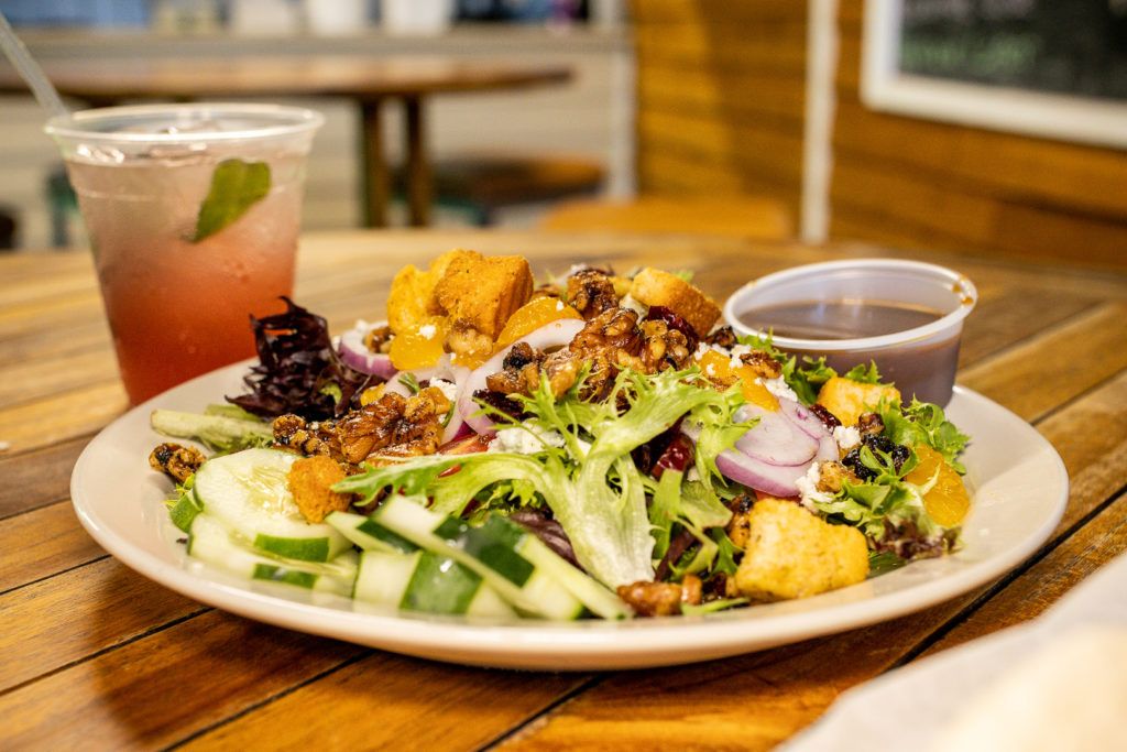 mango-s-bar-and-grill-002