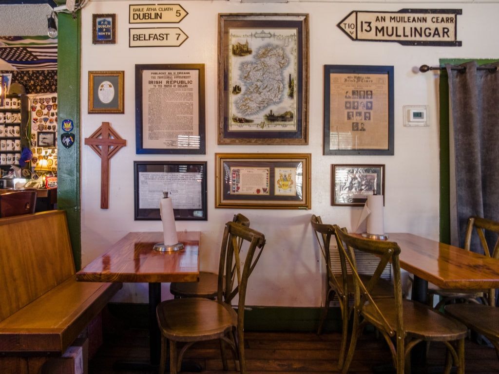 ann-o-mallys-deli-and-pub-004