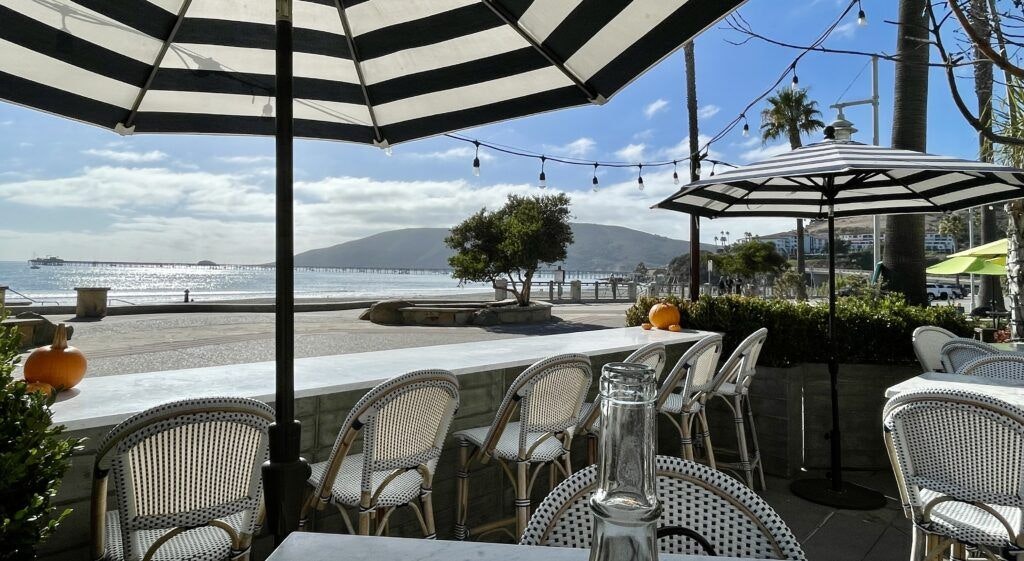 blue-moon-over-avila-001