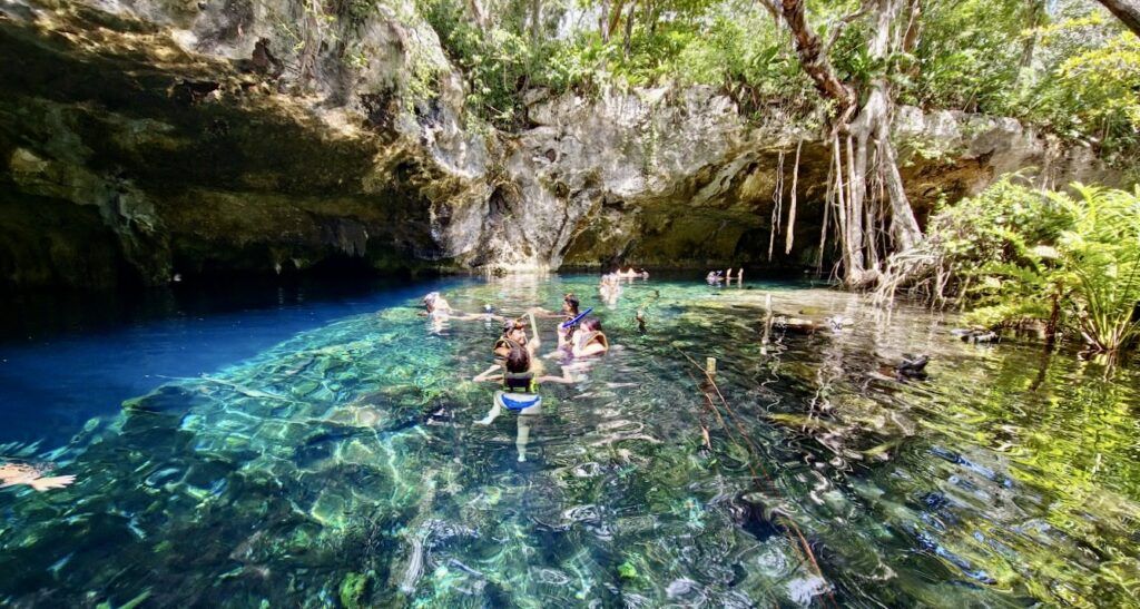 Cenote Dos Ojos / Two Eyes Cenote