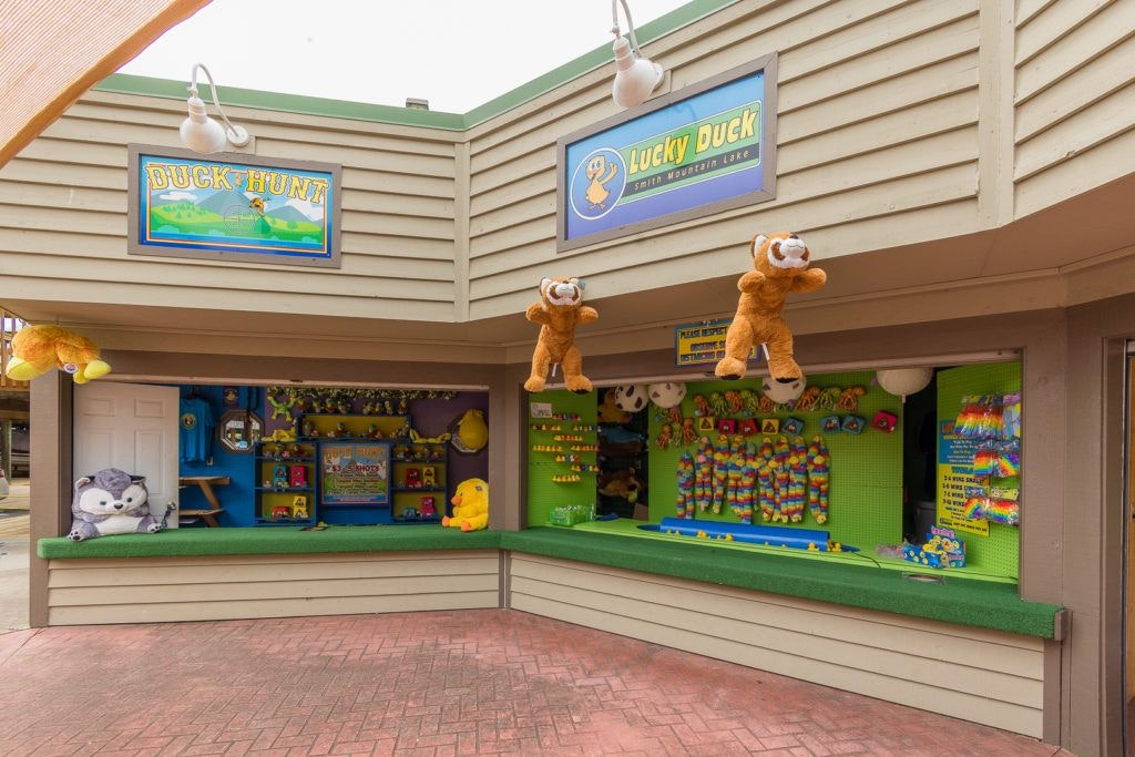 the-lucky-duck-entertainment-center-011