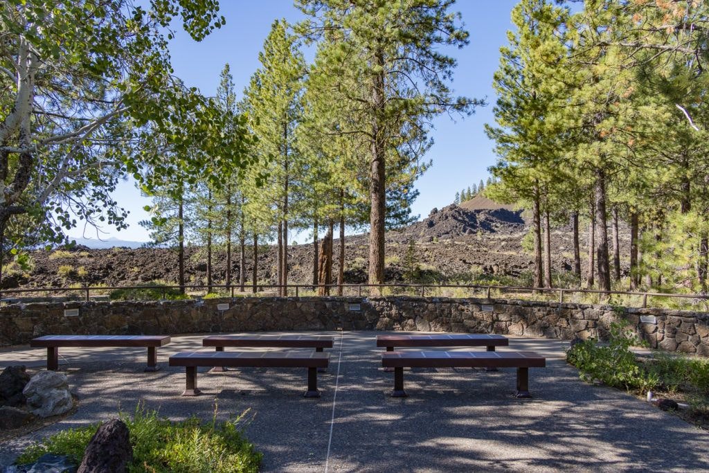 lava-butte-and-lands-visitor-center-002