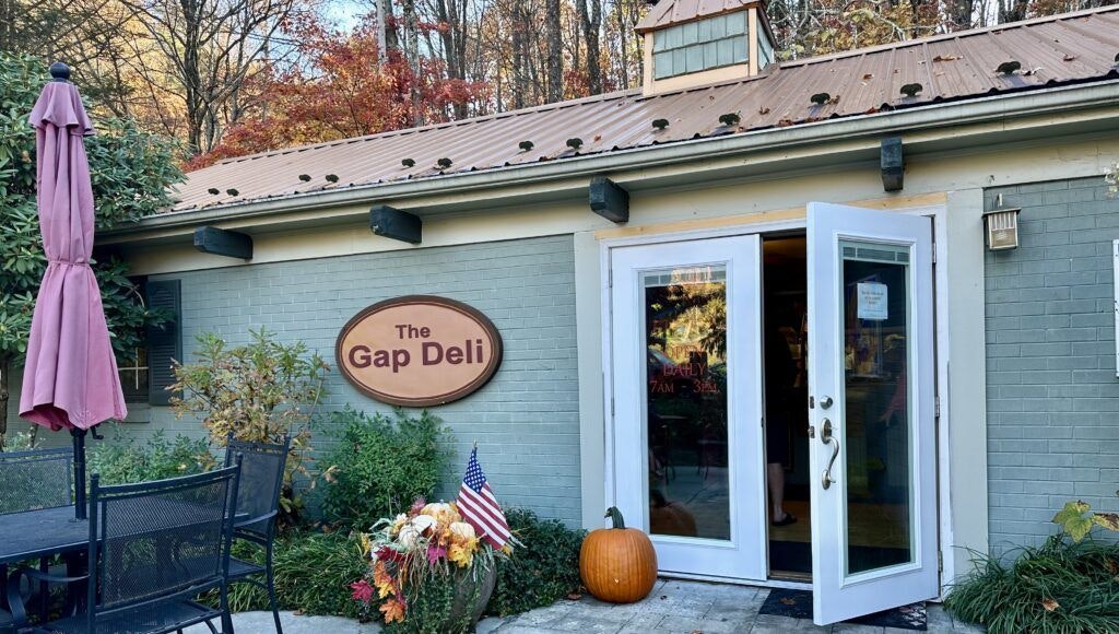 the-gap-deli-at-the-parkway-001