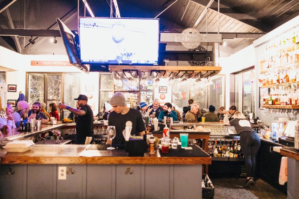 tuque-s-bar-and-grill-005