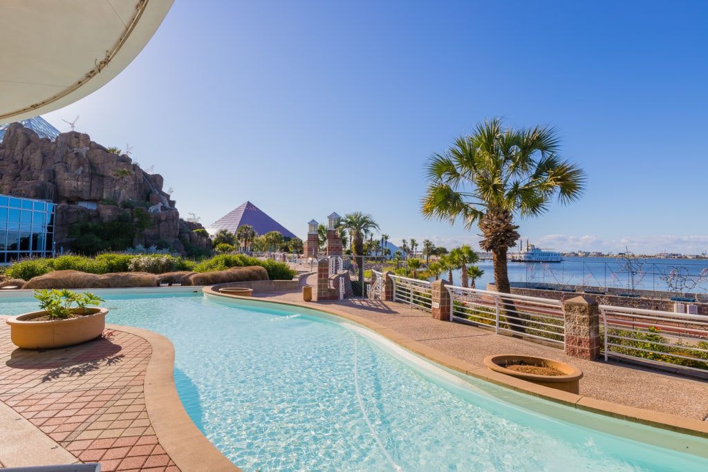 moody-gardens-pyramids-036