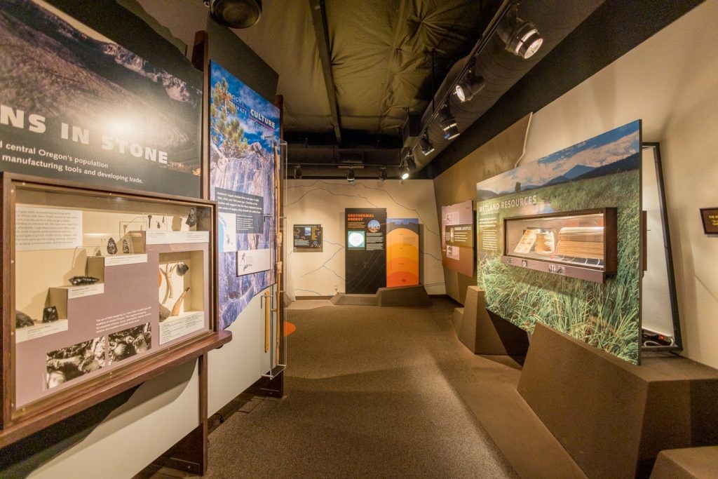 lava-butte-and-lands-visitor-center-007