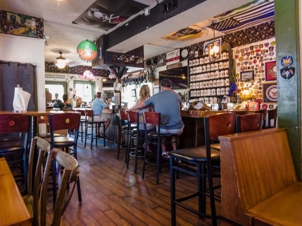 ann-o-mallys-deli-and-pub-003