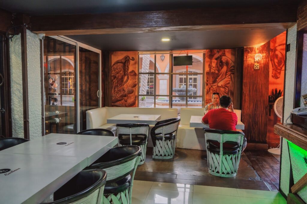 emiliano-s-sport-bar-022