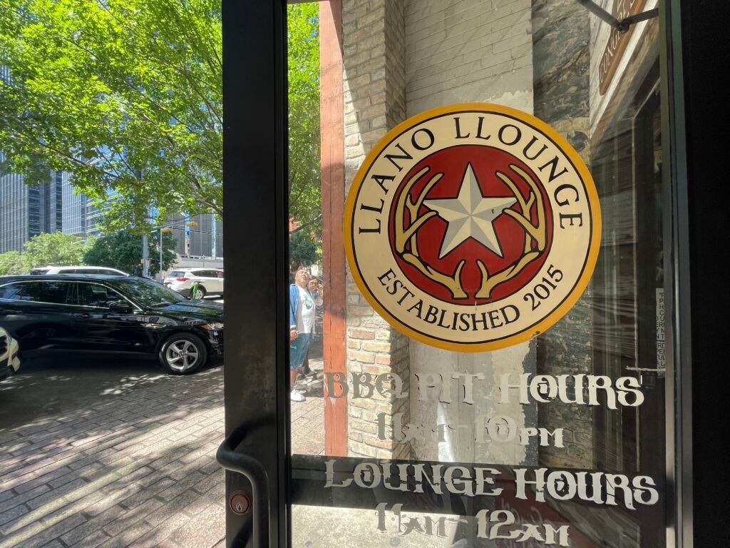 cooper-s-old-time-pit-bar-b-que-007