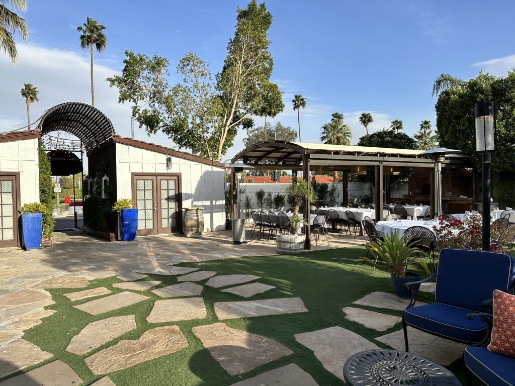 copley-s-on-palm-canyon-004