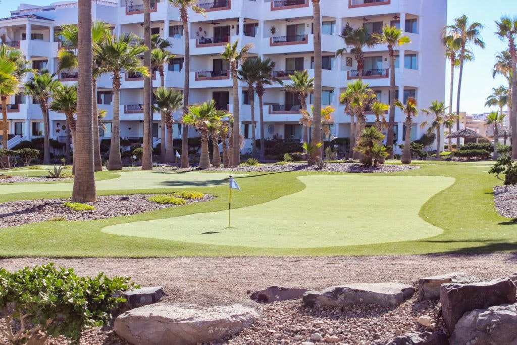 mini-golf-at-casa-blanca-resort-003