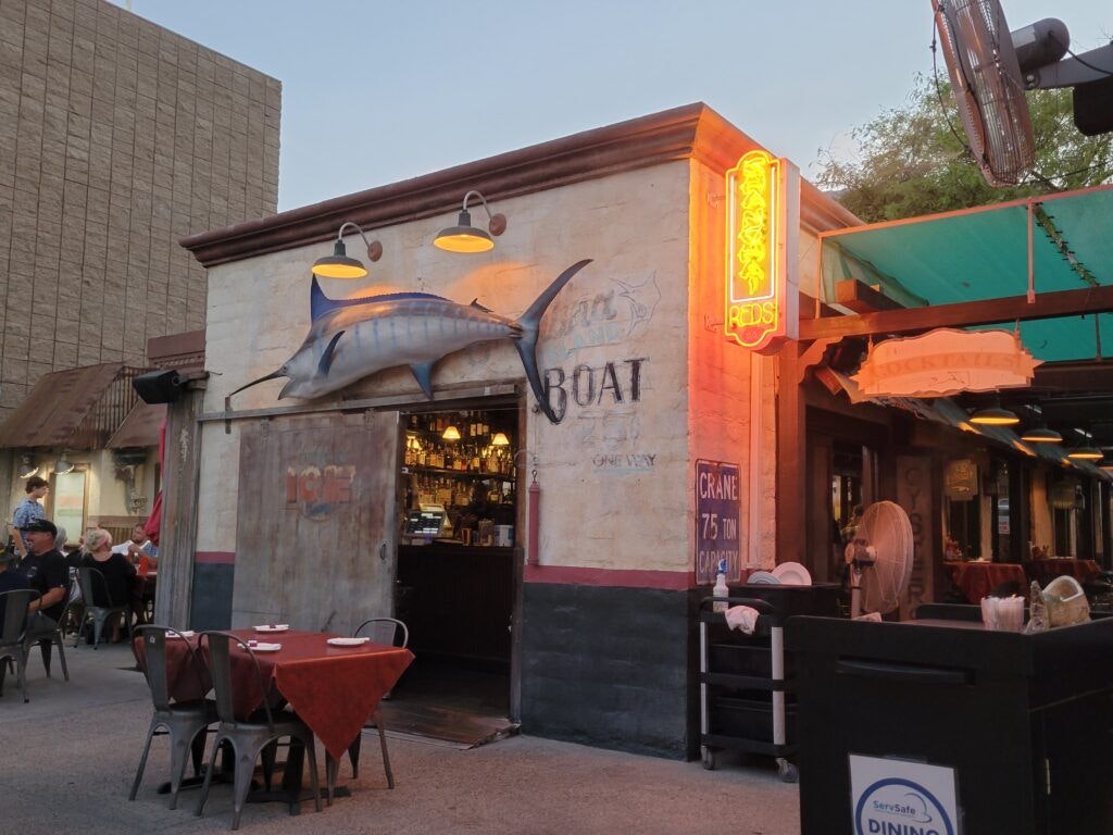 shanghai-reds-bar-and-grill-001