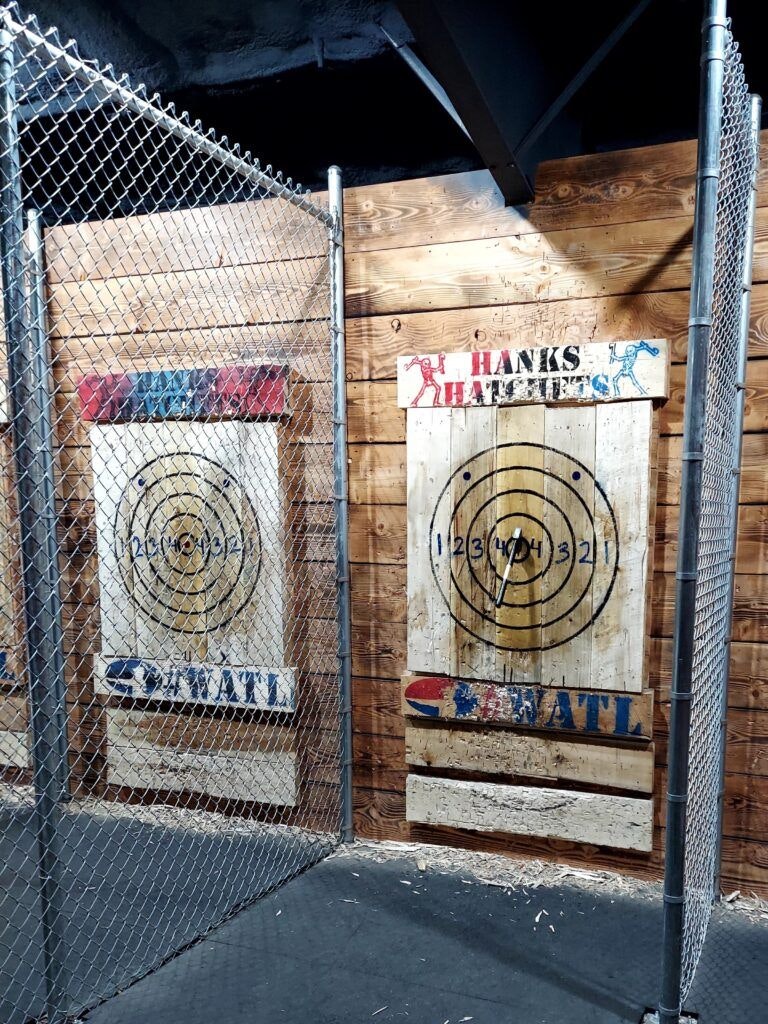 hank-s-hatchets-axe-throwing-003
